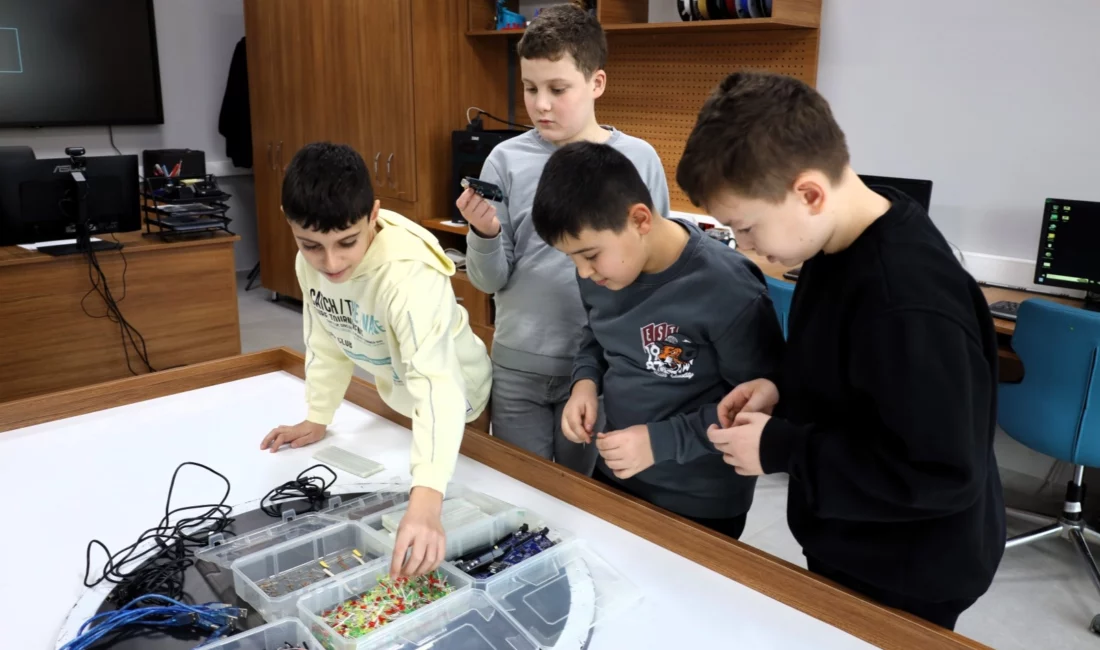 Teknolojiyi tüketen değil, üreten bir nesil yetiştirme hedefiyle çalışmalarını sürdüren