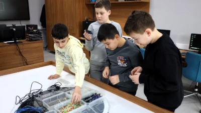 Teknolojiyi tüketen değil, üreten bir nesil yetiştirme hedefiyle çalışmalarını sürdüren