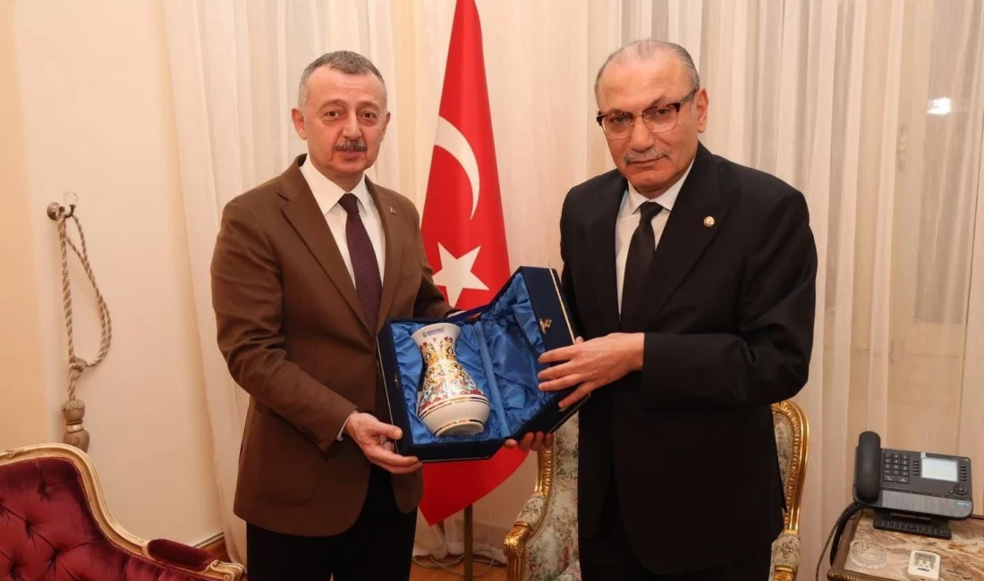 Kocaeli Büyükşehir Belediye Başkanı Tahir Büyükakın, Gazzelilerle iftarda bir araya