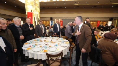 Kocaeli Büyükşehir Belediyesi’nin düzenlediği iftar, il genelindeki tüm muhtarları aynı