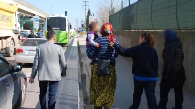 Kocaeli Büyükşehir Belediyesi Zabıta ekipleri, dilencilik yaparak vatandaşların duygularını istismar