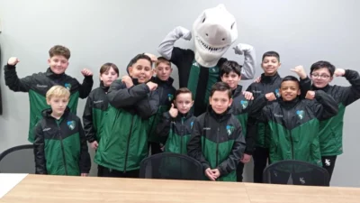 Kocaelispor’un gol sevincini sokakta yaşayan çocukların isteği gerçek oldu. Kocaeli