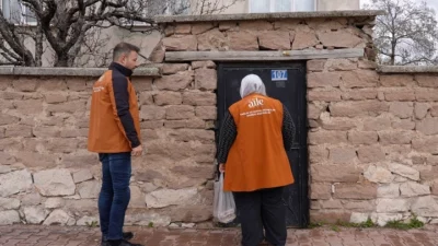 Konya Büyükşehir Belediyesi, Yaşlılara Saygı Haftası kapsamında şehrin farklı noktalarında