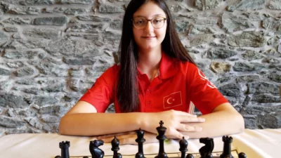 Bursa Büyükşehir Belediyesporlu Arya Aydoğan, Kraliçeler Online Satranç Festivali’nde yarı