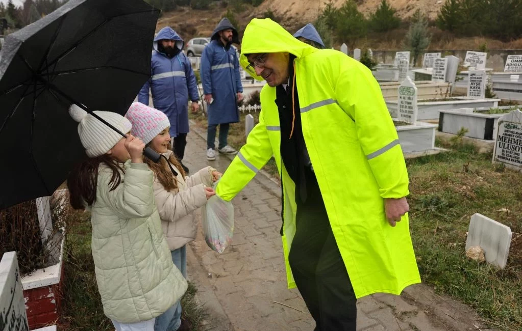 Kütahya Belediye Başkanı Eyüp Kahveci, Ramazan Bayramı arife günü vesilesiyle