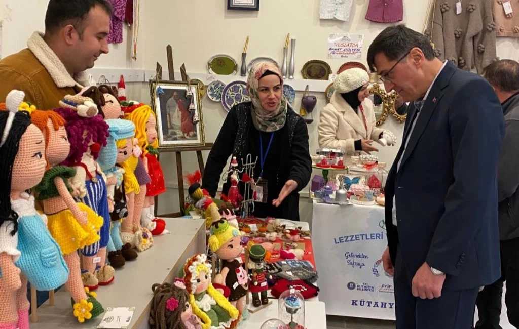 Kütahya Belediye Başkanı Eyüp Kahveci, Sera AVM’de açılan Yöresel Lezzetler