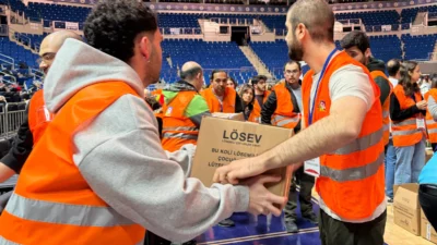 LÖSEV, Ramazan çalışmaları kapsamında gerçekleştirdikleri “Koli Koli Mutluluk” organizasyonunda, Türkiye