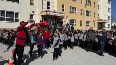 Malatya Büyükşehir Belediyesi İtfaiye Dairesi Başkanlığı, öğrencilere yönelik deprem ve