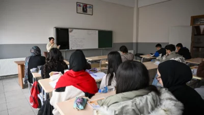 Malatya Büyükşehir Belediyesi YKS adaylarına ücretsiz ve nitelikli eğitim sağlıyor.