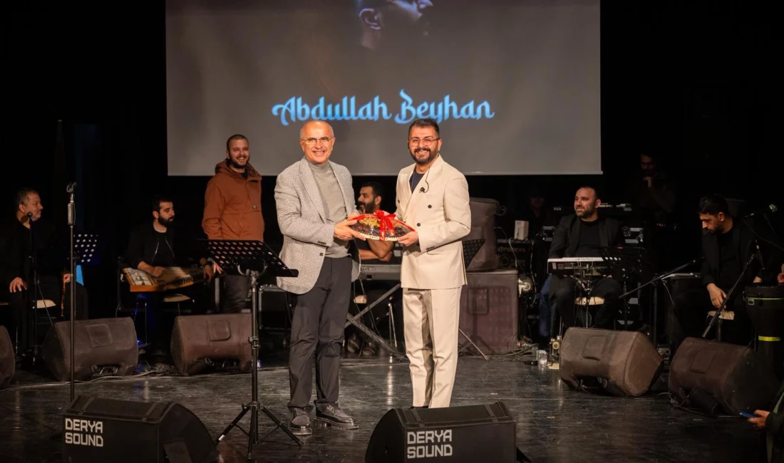 Malatya Büyükşehir Belediyesi’nin Ramazan etkinlikleri kapsamında düzenlenen konserde ilahi sanatçısı