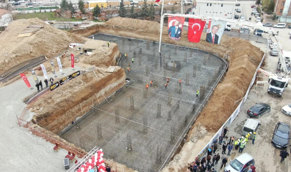 Malatya Büyükşehir Belediye Başkanı Sami Er, Turgut Özal Gençlik Merkezi'nin