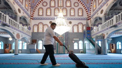 Maltepe Belediyesi yaklaşan Ramazan Bayramı öncesinde vatandaşların ibadetlerini temiz ve