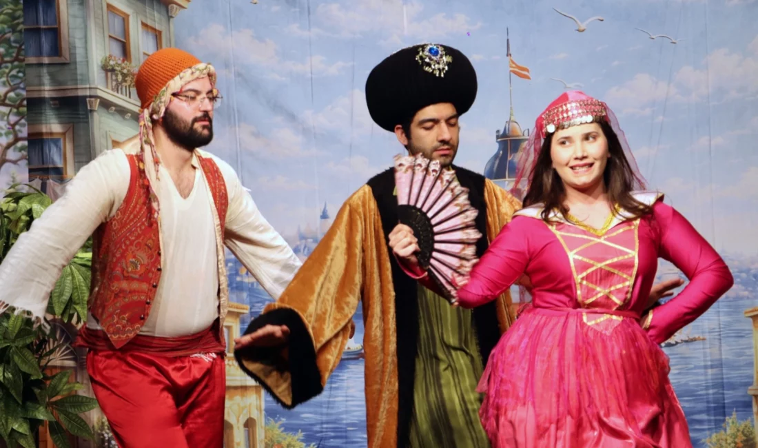 Maltepe Belediyesi’nce düzenlenen Ramazan etkinlikleri kapsamında gerçekleştirilen meddah, Karagöz Hacivat,