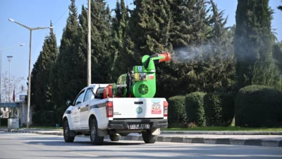 Manisa Büyükşehir Belediyesi, kent genelinde sivrisinek ve diğer zararlılara karşı