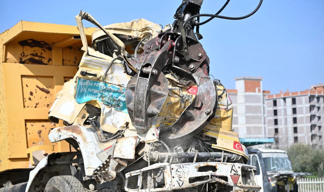 Manisa Büyükşehir Belediyesi, kent genelinde görüntü kirliliği oluşturan, trafik akışını