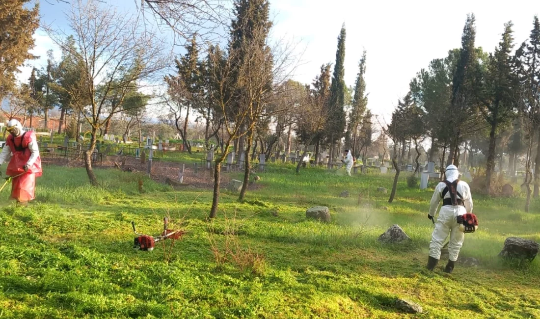 Manisa Büyükşehir Belediyesi, yaklaşan Ramazan Bayramı öncesinde il genelindeki mezarlıklarda