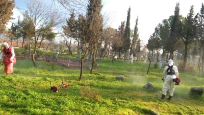 Manisa Büyükşehir Belediyesi, yaklaşan Ramazan Bayramı öncesinde il genelindeki mezarlıklarda