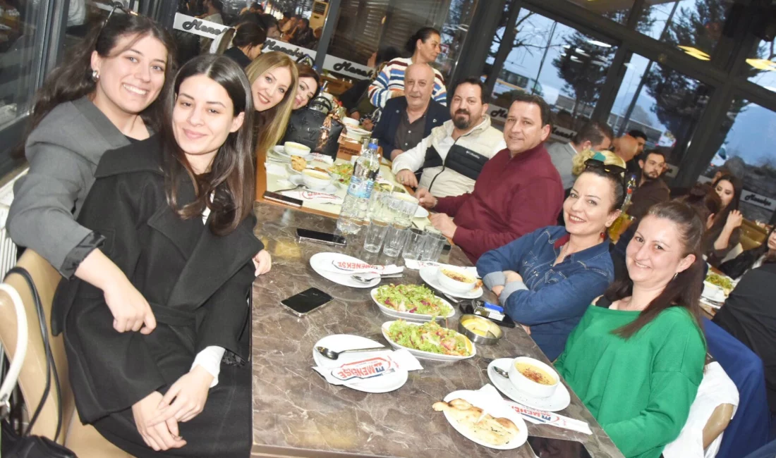 Manisa Dostlar Meclisi üyeleri düzenlenen iftar yemeğinde bir araya geldi.