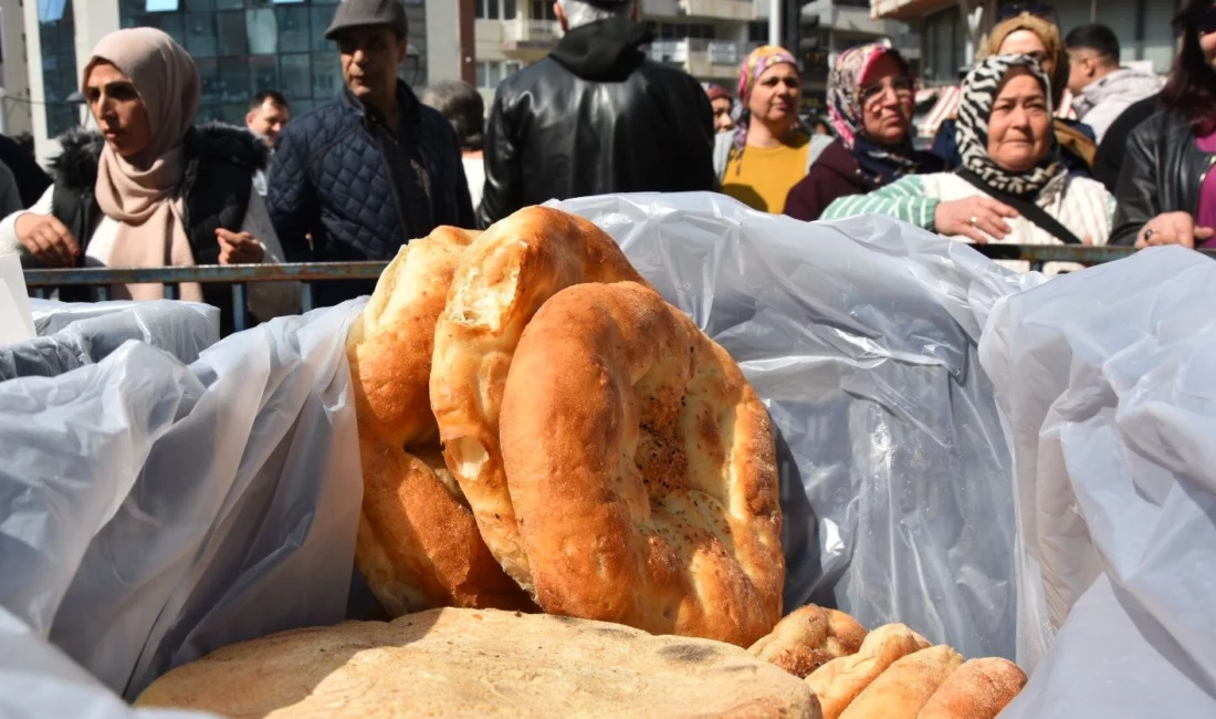 Manisa’da faaliyet gösteren Manisa Gördesliler Derneği, 15 Temmuz Demokrasi Meydanı’nda