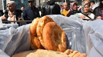 Manisa’da faaliyet gösteren Manisa Gördesliler Derneği, 15 Temmuz Demokrasi Meydanı’nda