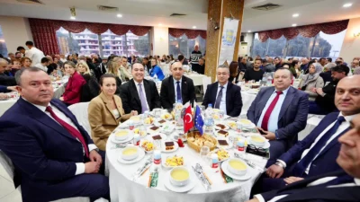 Manisa Balkanlar Kültür ve Dayanışma Derneği tarafından düzenlenen iftar programı,