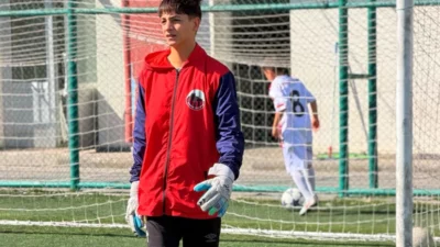 Mardinli genç kaleci Süleyman Edis, U14 Milli Takım seçmelerinde boy