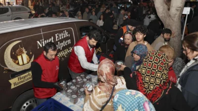 Mersin Büyükşehir Belediyesi, Kadir Gecesi dolayısıyla kentin farklı noktalarında vatandaşlara