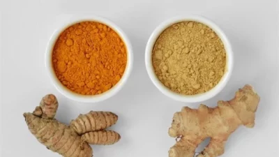 Bilecik’in Osmaneli ilçesinde 24 yıllık aktar Ersin Çimen, mevsim geçişlerinde