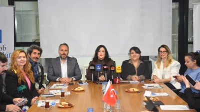 TMMOB Mimarlar Odası Bursa Şube Başkanı Şirin Rodoplu Şimşek, yönetim