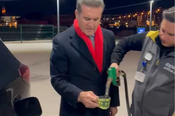 CHP Erzincan Milletvekili Mustafa Sarıgül, bir bardak benzinin 30 liraya