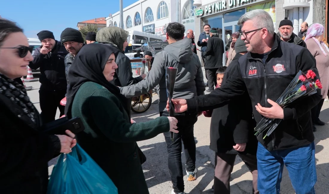 Nevşehir Belediyesi, 8 Mart Dünya Kadınlar Günü’nü çiçeklerle kutladı. Kadınların