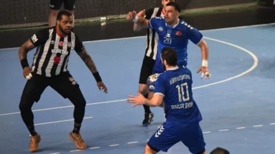 Ardventure Erkekler Hentbol Süper Ligi’nde mücadele eden Nilüfer Belediyespor, ligin