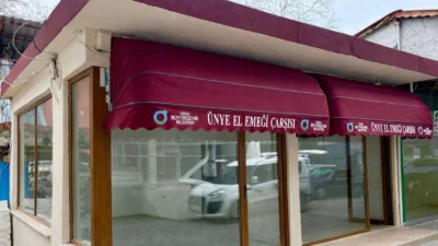 Ordu Büyükşehir Belediyesi tarafından Ünye’de hizmete sunulan El Emeği Çarşısı,