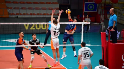 Arabica Coffee House Erkekler Voleybol 1. Ligi’nde Osmangazi Belediyespor, sahasında
