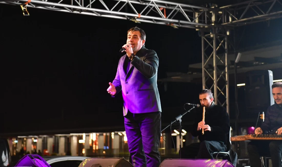 Bursa'da Osmangazi Belediyesi tarafından Osmangazi Meydanı’nda düzenlenen Ramazan etkinlikleri büyük