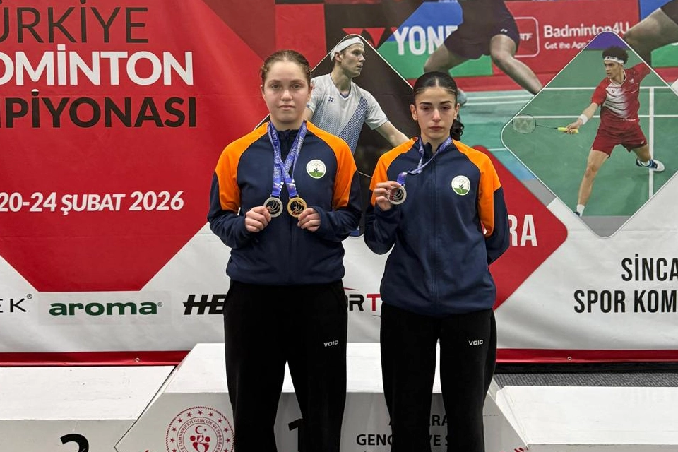 Osmangazi Belediyespor Badminton Takımı sporcuları, Ankara’da düzenlenen 19 Yaş Altı