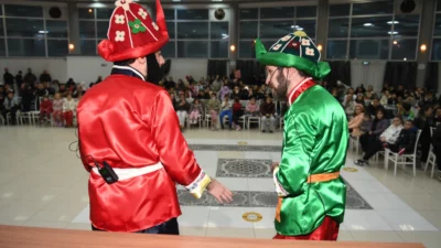 Bursa'da Osmangazi Belediyesi’nin Ovaakça Mahallesi’nde düzenlediği Karagöz orta oyunu ve