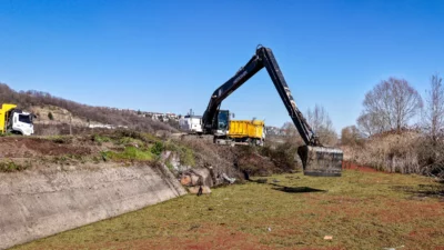 SASKİ, şehrin simgelerinden biri olan Çark Deresi’nde geniş kapsamlı temizlik
