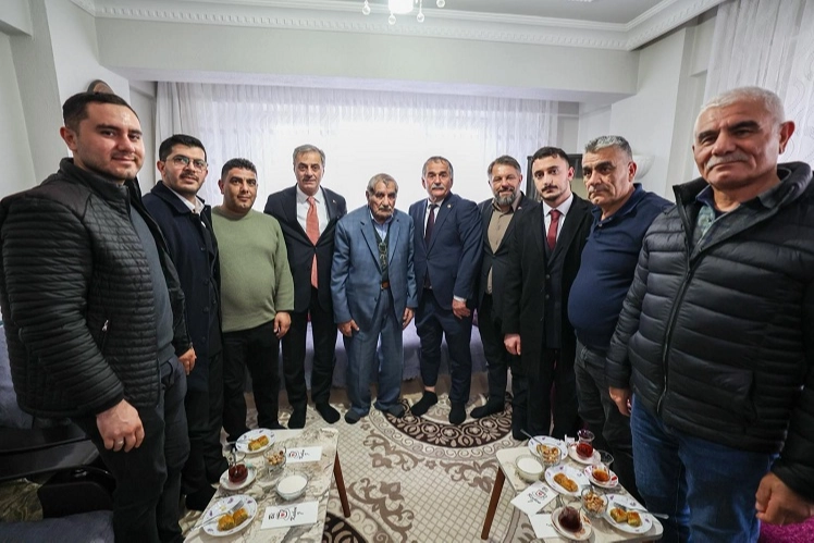 Sakarya Büyükşehir Belediye Başkanı Yusuf Alemdar, Ramazan Bayramı dolayısıyla düzenlenen