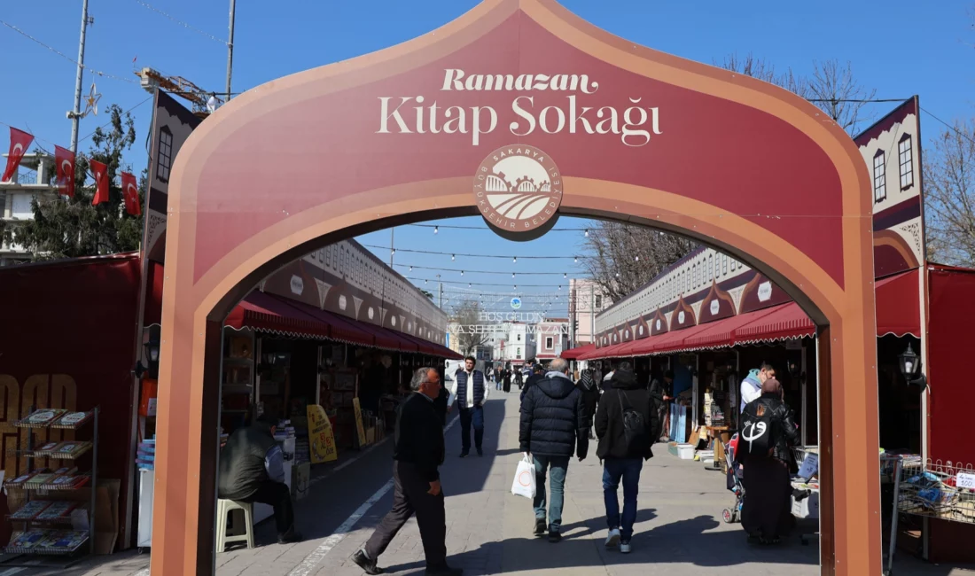 Sakarya Büyükşehir Belediyesi tarafından geleneksel hale getirilen Ramazan Kitap Sokağı,
