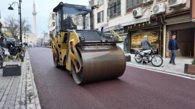 Şanlıurfa’nın en işlek güzergâhlarından biri olan Divanyolu Caddesi’nde yürütülen yenileme