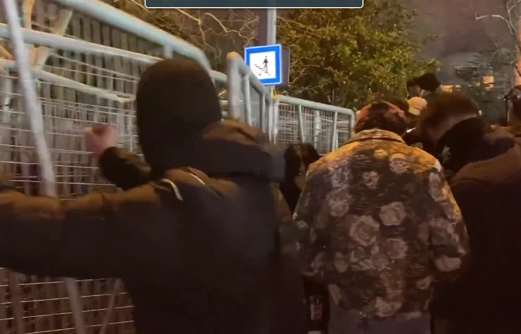 İstanbul Valiliği, İstanbul Saraçhane’de düzenlenen toplantı sırasında maskeli bir grubun