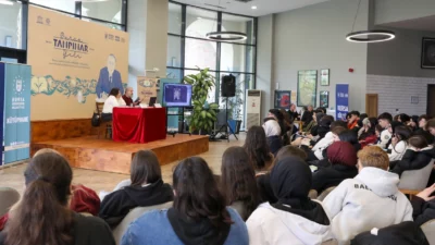 Bursa Büyükşehir Belediyesi’nin ‘Bursa Tanpınar Yılı’ etkinlikleri çerçevesinde düzenlediği söyleşide,
