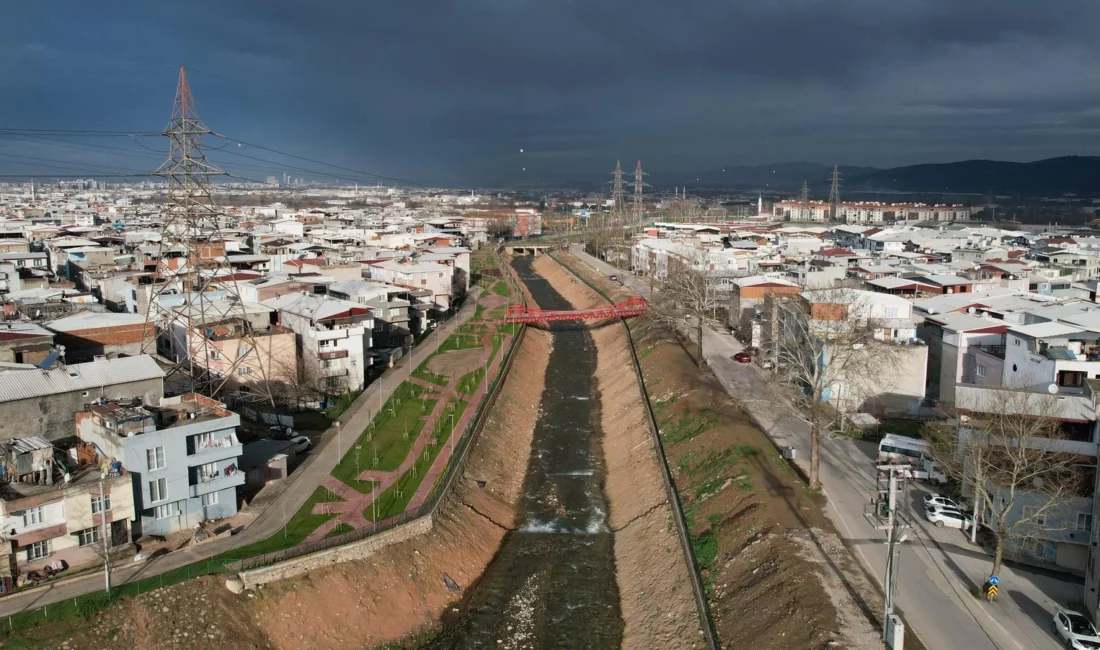 Bursa'da Yıldırım Belediyesi, zaman zaman taşkınların yaşandığı ve istenmeyen görüntülerin
