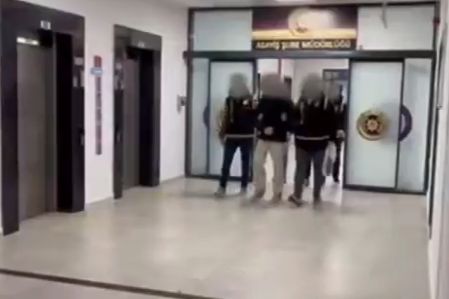 Yalova Valisi Ahmet Hamdi Usta, kendilerini polis ve savcı olarak