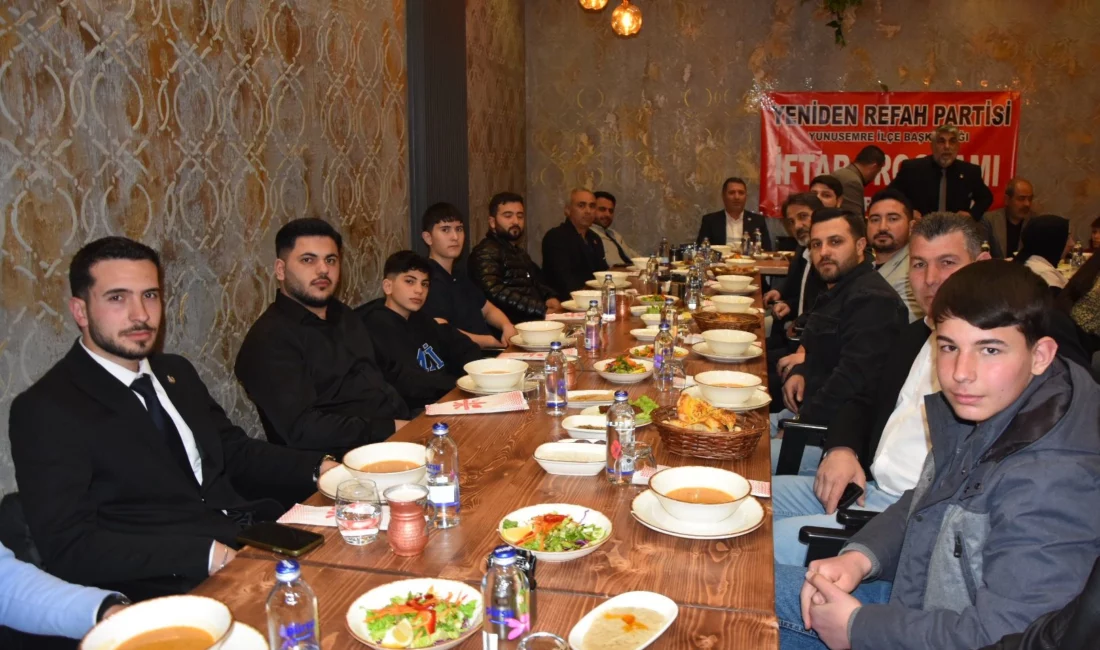 Yeniden Refah Partisi Yunusemre İlçe Teşkilatı tarafından düzenlenen geleneksel iftar