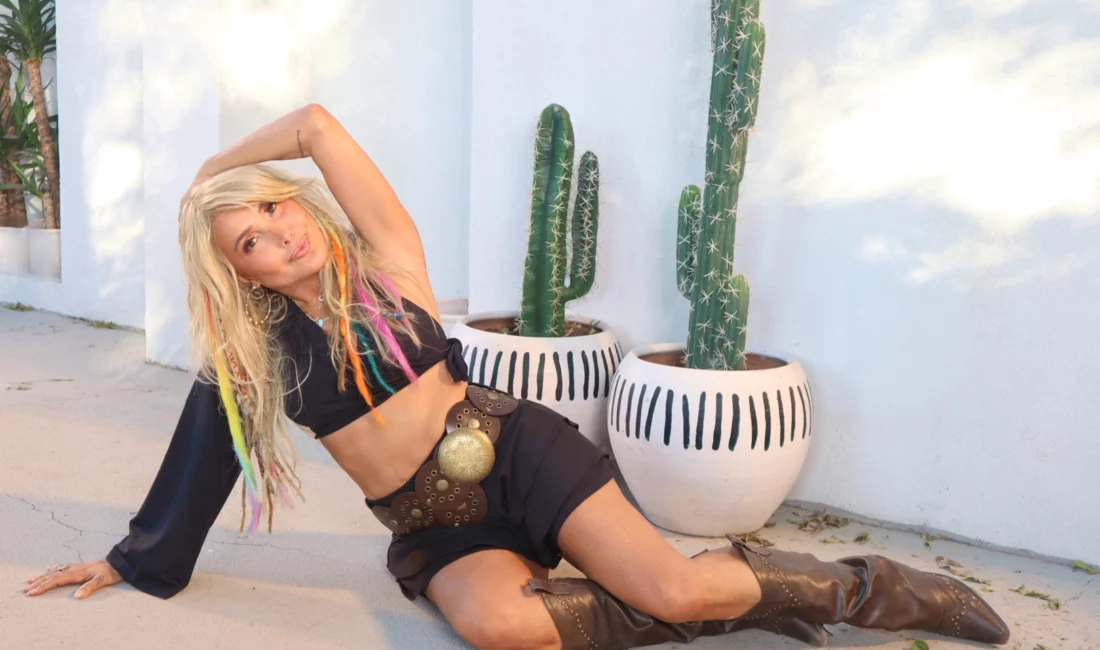 Yonca Evcimik’in uzun süredir titizlikle üzerinde çalıştığı gösterisi perdelerini açmaya