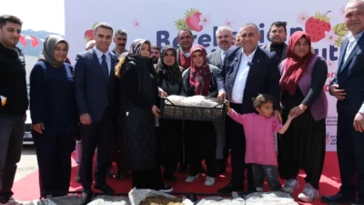 Adana Büyükşehir Belediyesi, Adana’nın dört bir yanında üretimi ve üreticiyi