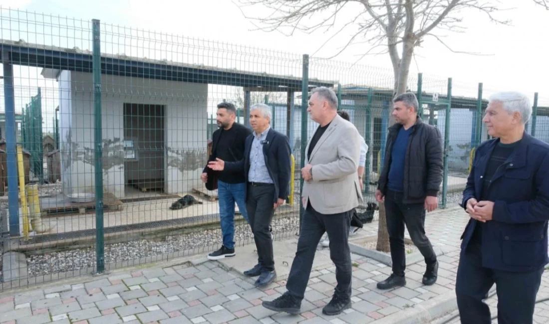 Adana Büyükşehir Belediyesi Hayvan Bakımevi’ni ziyaret eden ve incelemelerde bulunan