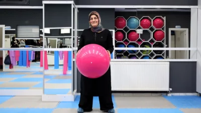 Kocaeli Büyükşehir Belediyesi bünyesinde hizmet veren Anne Şehir Merkezleri, kadınların